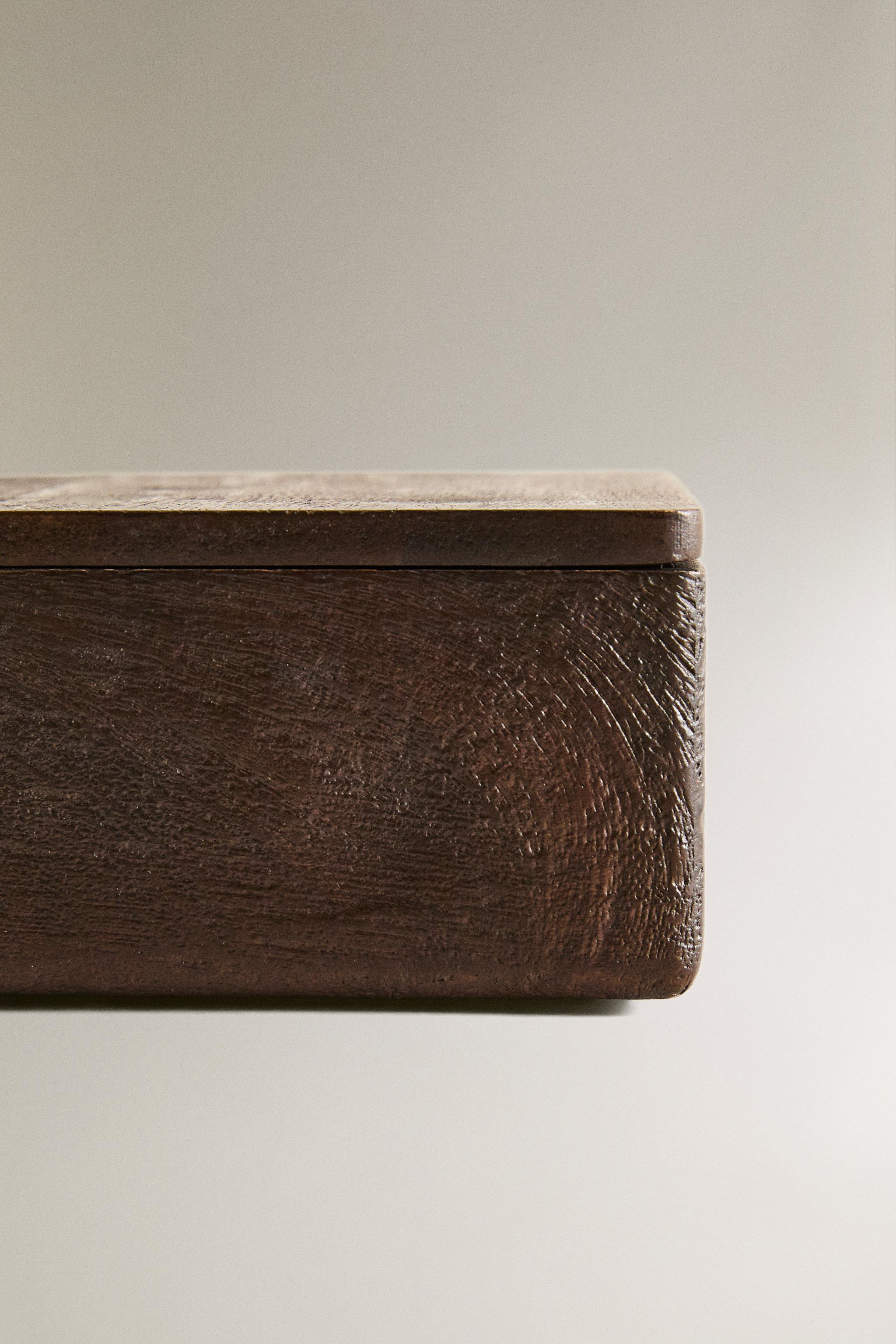 MEDIUM WOODEN BOX WITH LID